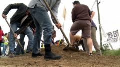 12 mai 2012 - Reconquête de la RD24 - Pelles et pioches à la reconquête de la route !